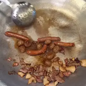 سجق وكفتة ولحمة على طاسة الجملي