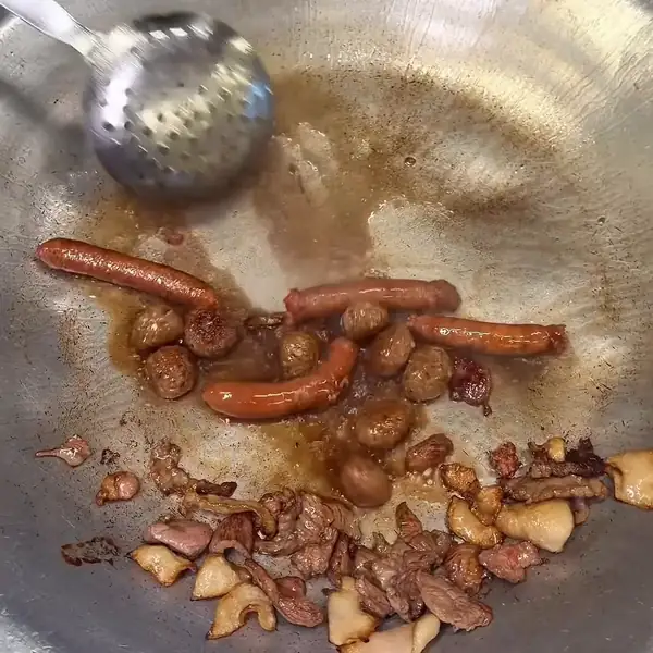 سجق وكفتة على الطاسة
